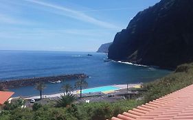 Lovely Sea View 3-Bed House In P Delgada Madeira